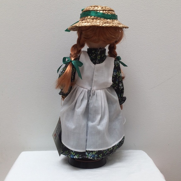 12’’ Ann of Green Gables doll + book - Picture 2 of 4